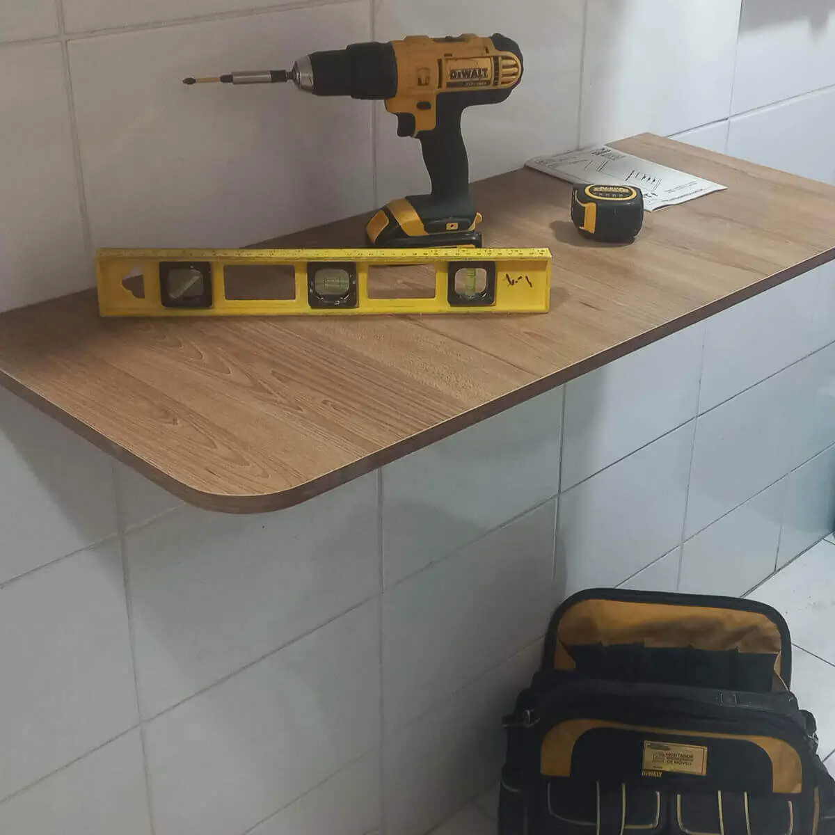 Instalação de mesa dobrável no Moneró RJ com fixação segura