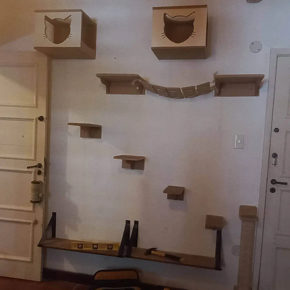 Montagem e instalação de prateleiras para gatos na Tijuca por montador profissional