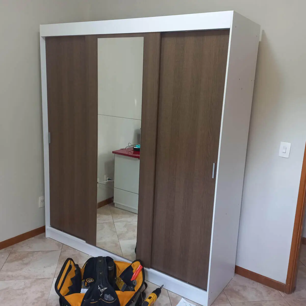 Montagem de guarda-roupa em Botafogo RJ com acabamento profissional