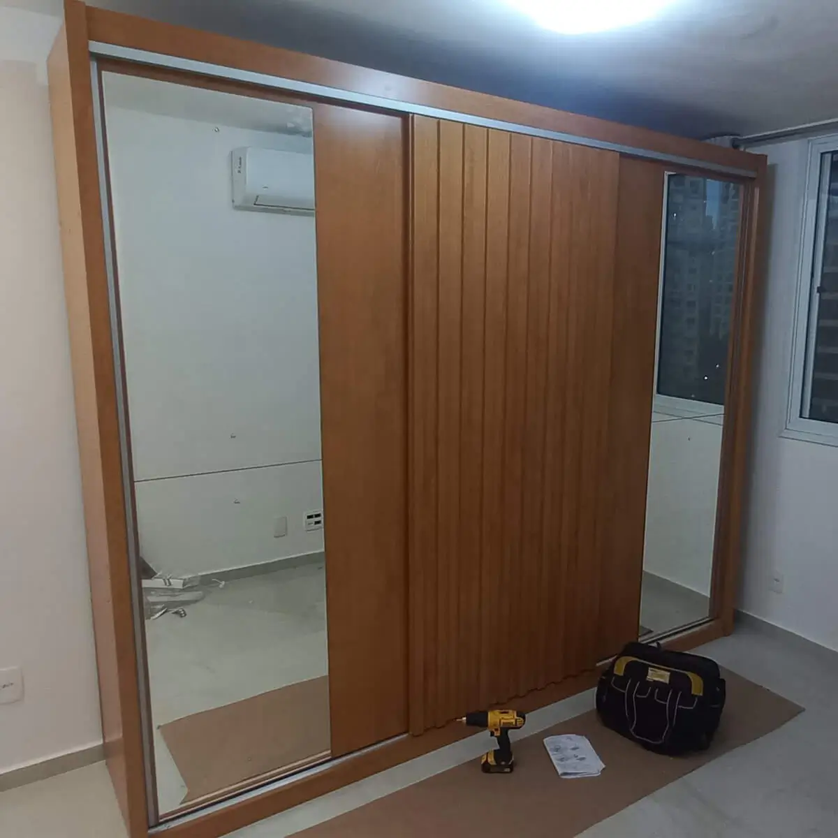 Montagem de guarda-roupa 3 portas de correr em Copacabana RJ